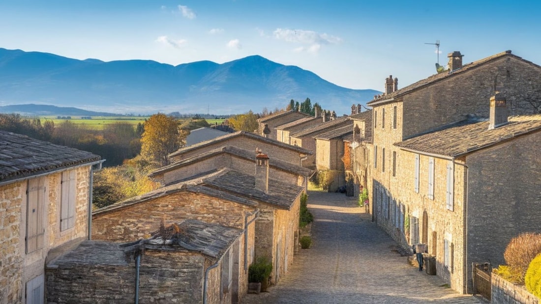 2000 heures de soleil par an dans ce village médiéval aux portes des Pyrénées