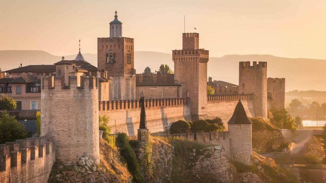 Cette cité médiévale aux 52 tours défie le temps depuis 2500 ans avec ses remparts de 3 kilomètres