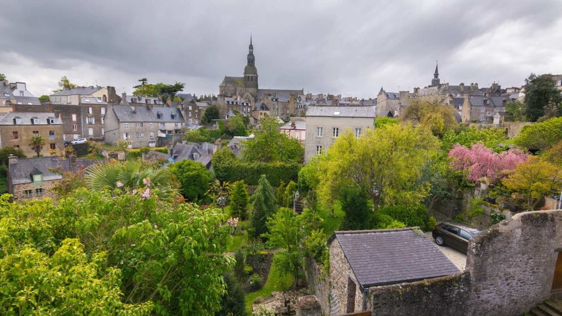 3 km de remparts et 800 ans d'histoire : découvrez Dinan, la cité médiévale préservée de Bretagne