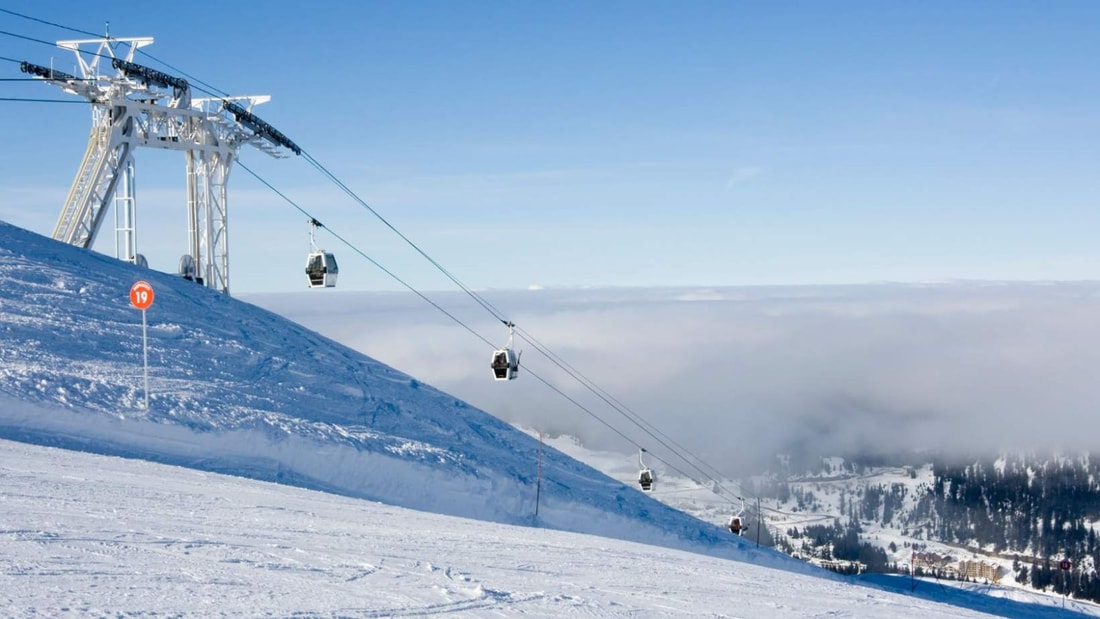 Les 5 Plus Beaux Villages de France où l'hiver transforme 2042m d'altitude en conte de fées