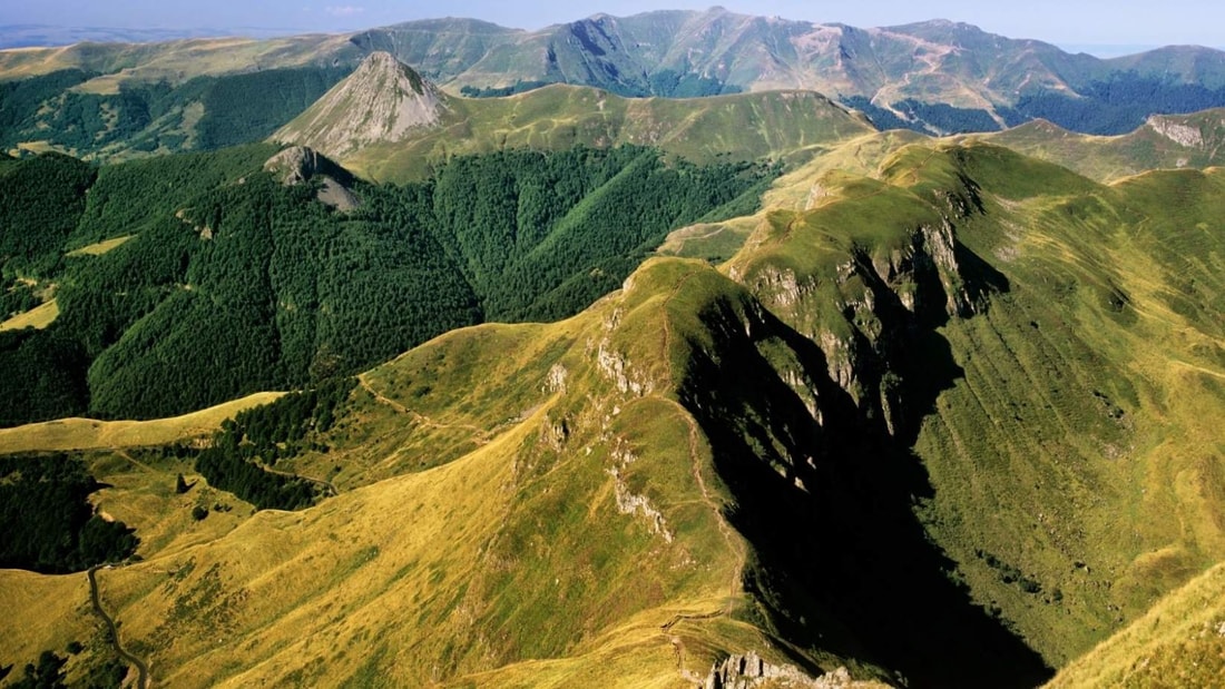 Partez à l'aventure dans cette région mystérieuse, sur les traces de 17 volcans silencieux