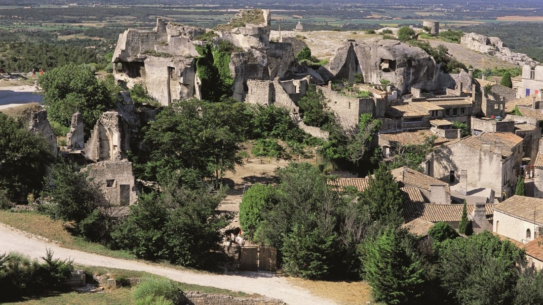 Un village de 400 habitants sur un éperon rocheux à 245 mètres d'altitude