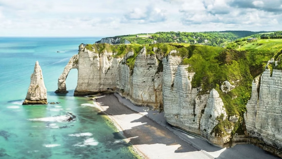 Cette plage normande aux falaises de craie défie les lois de la beauté