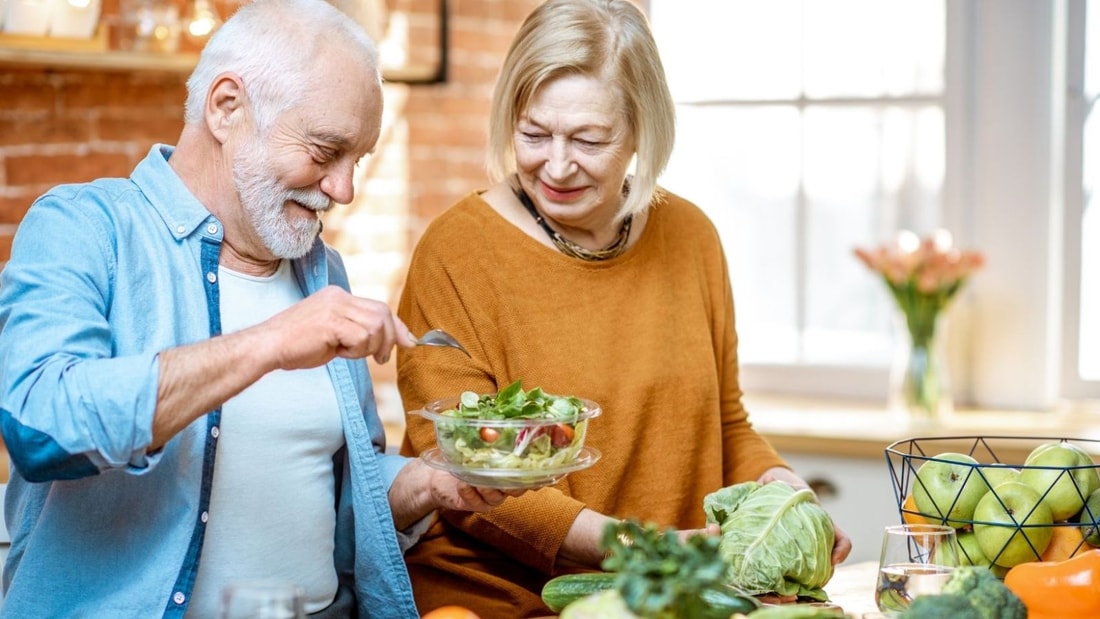 Ces 9 aliments font reculer l'horloge biologique : à vos fourchettes !