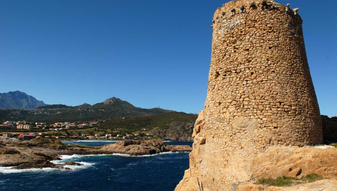 Ce port corse de 1765 vous dévoile ses 7 plages désertes en hiver