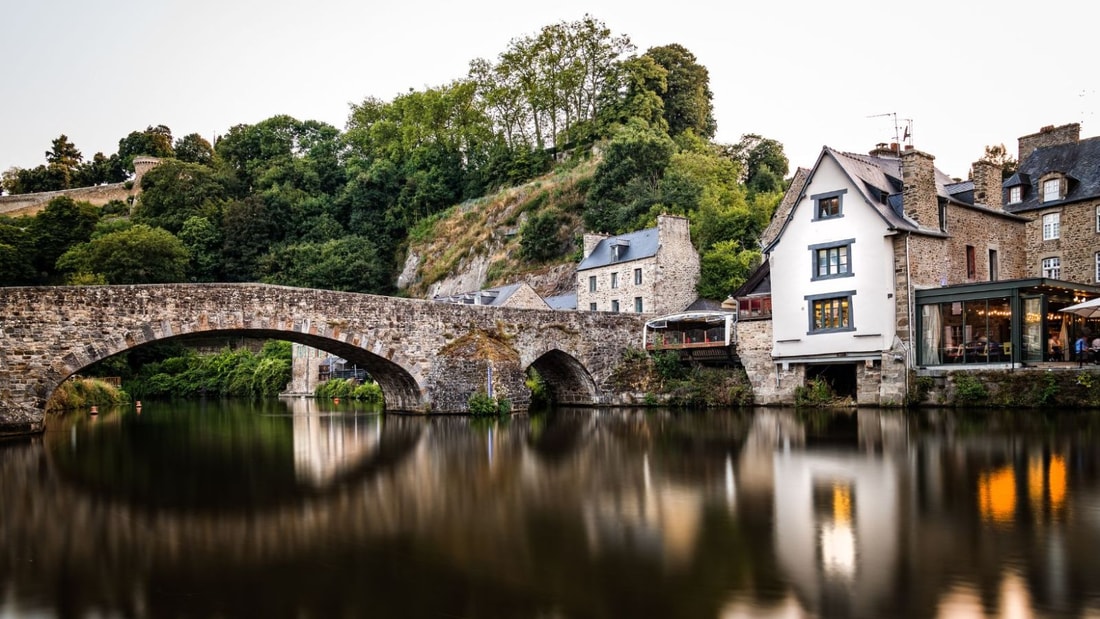 2 millions de visiteurs par an : la Bretagne secrète séduit avec ses 2600 mètres de remparts