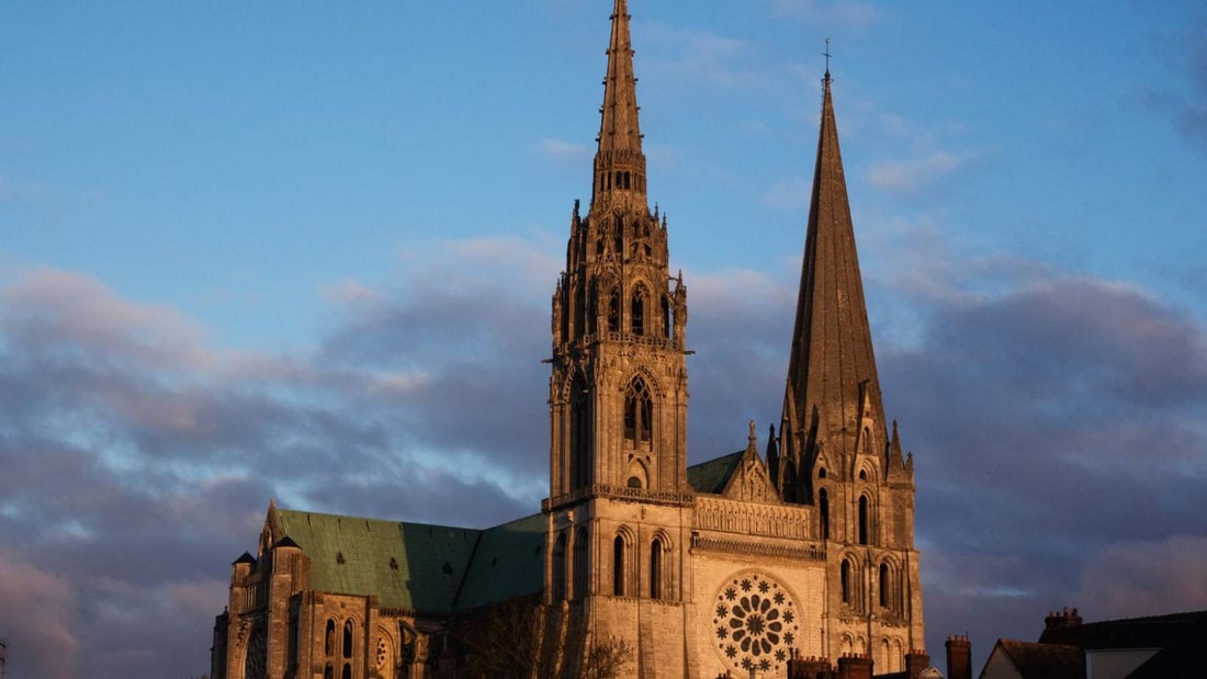 Marché de Noël de Chartres : 200m de crypte et un voile sacré vieux de 1148 ans