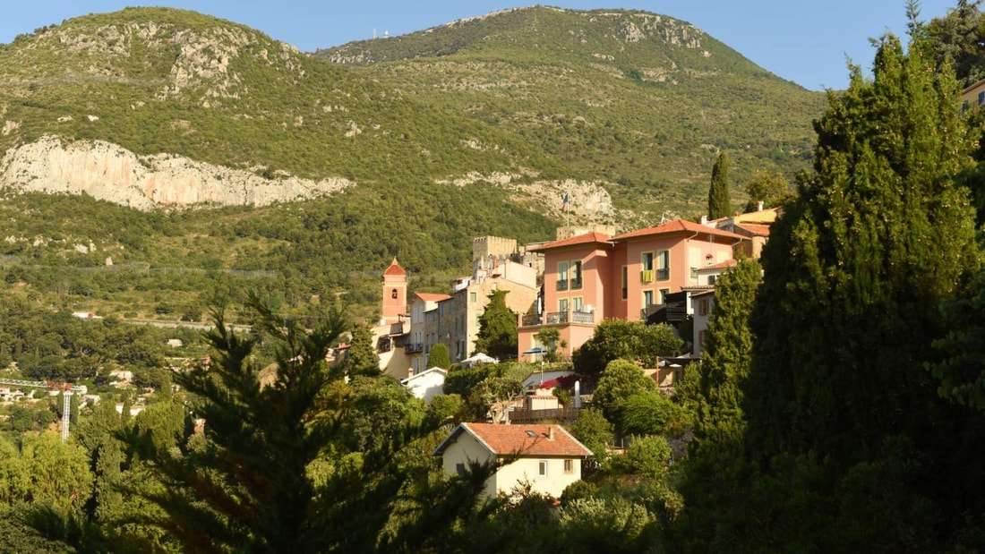 300 jours de soleil par an : l'arrière-pays provençal dévoile ses 5 villages perchés à visiter en Février