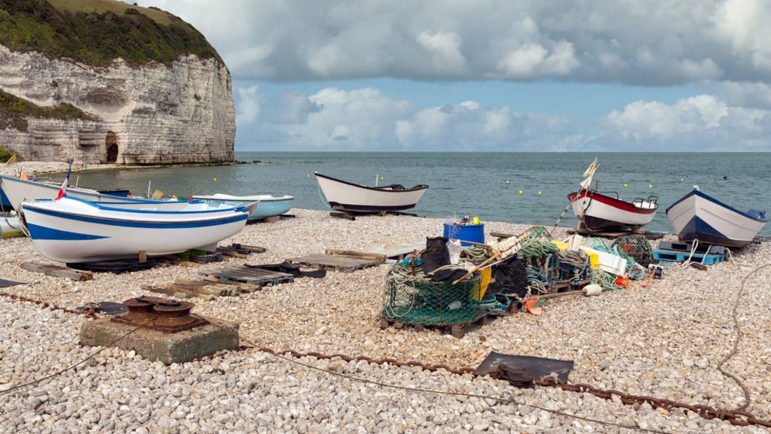 À 12 km d'Étretat, Yport dévoile 70 mètres de falaises et 180 ans d'histoire maritime