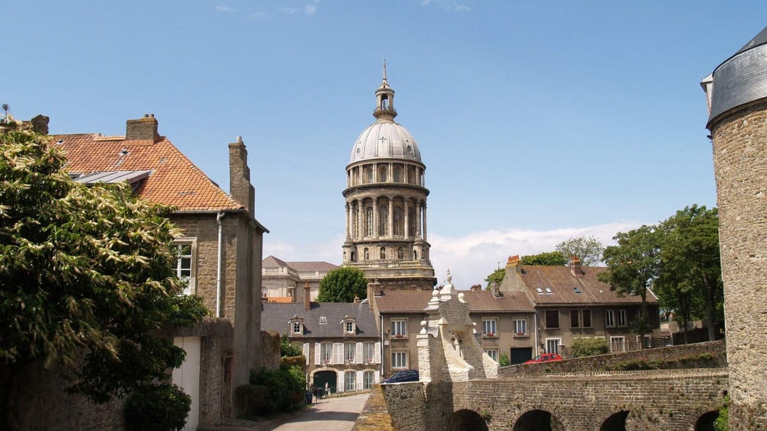 30 chalets, 1 piste de luge et 1 patinoire : le marché de Noël 2024 de Boulogne-sur-Mer