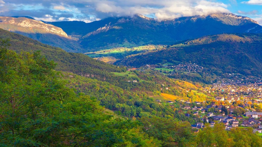 Ce village de 60 000 habitants abrite les plus grandes caves à vin d'Europe