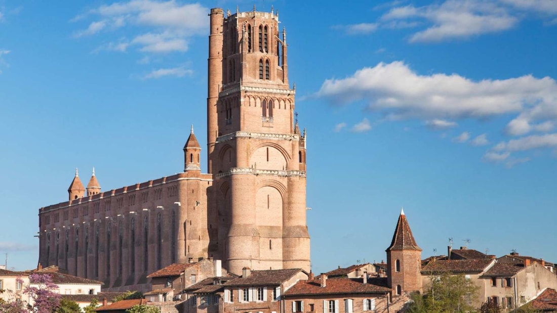 Ce village de 49 531 habitants cache la plus grande cathédrale en brique du monde