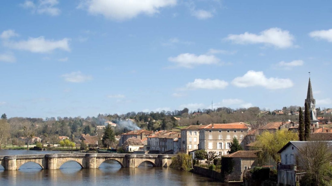 À 400 km de Paris, ce village charentais produit du caviar et accueille 20 000 festivaliers