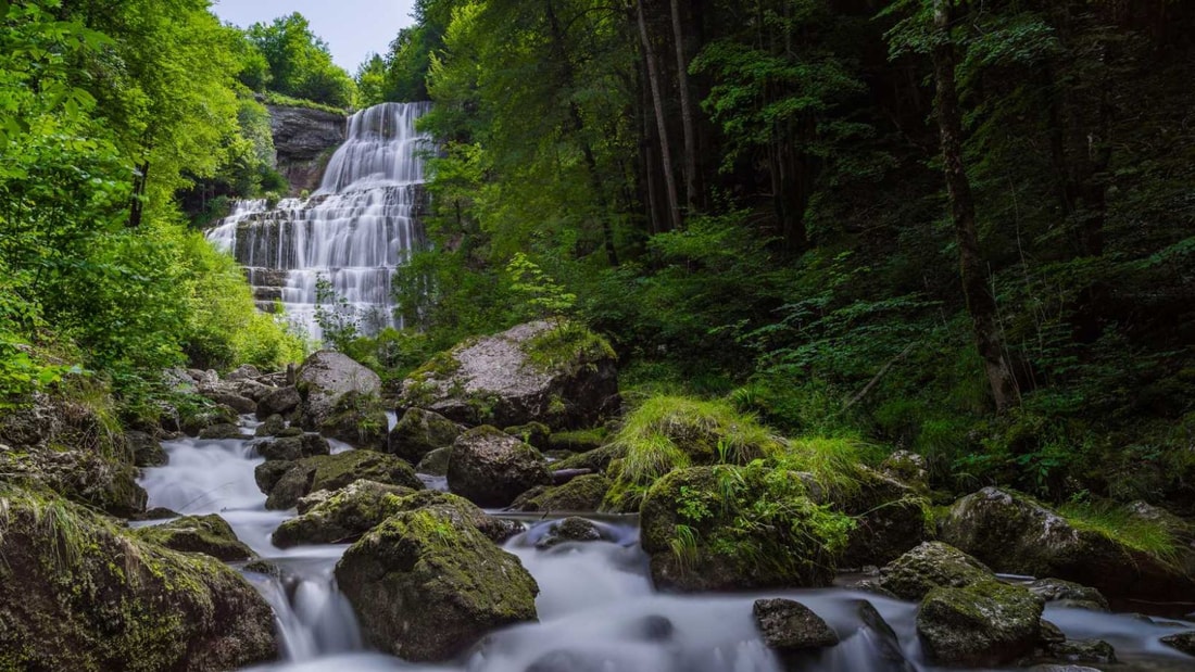 31 cascades sur 3 km : l'itinéraire secret du Jura à découvrir cet hiver