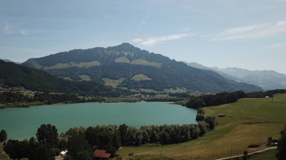 83m de haut, 320m de long : le barrage qui a créé un lac de 75m de profondeur en 1948