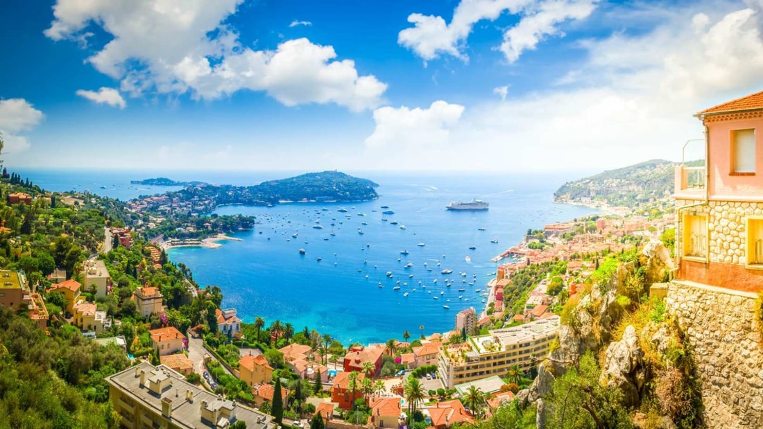 À 427 mètres d'altitude, La Turbie offre une vue à 360° sur la Côte d'Azur