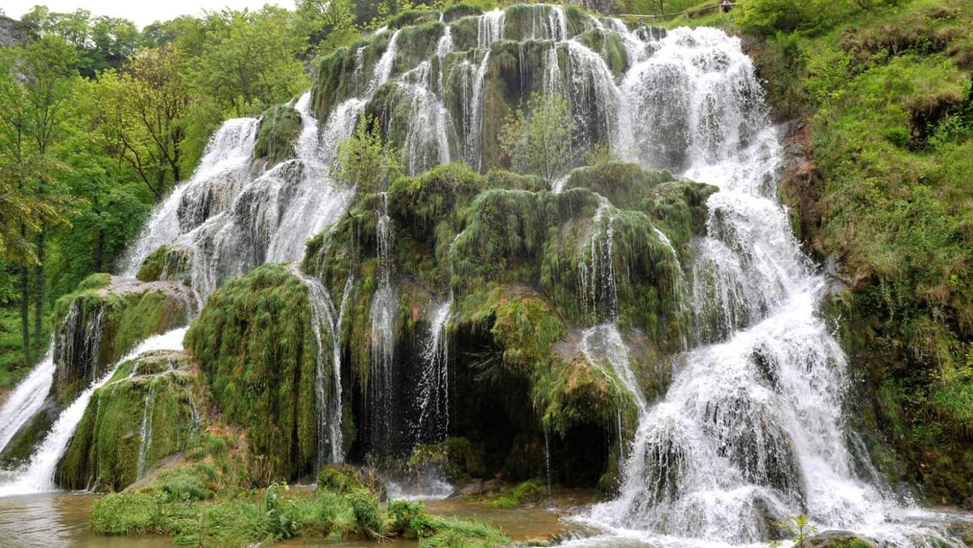 Ce village de 159 habitants abrite une cascade de 200 mètres à 20 minutes de l'A39