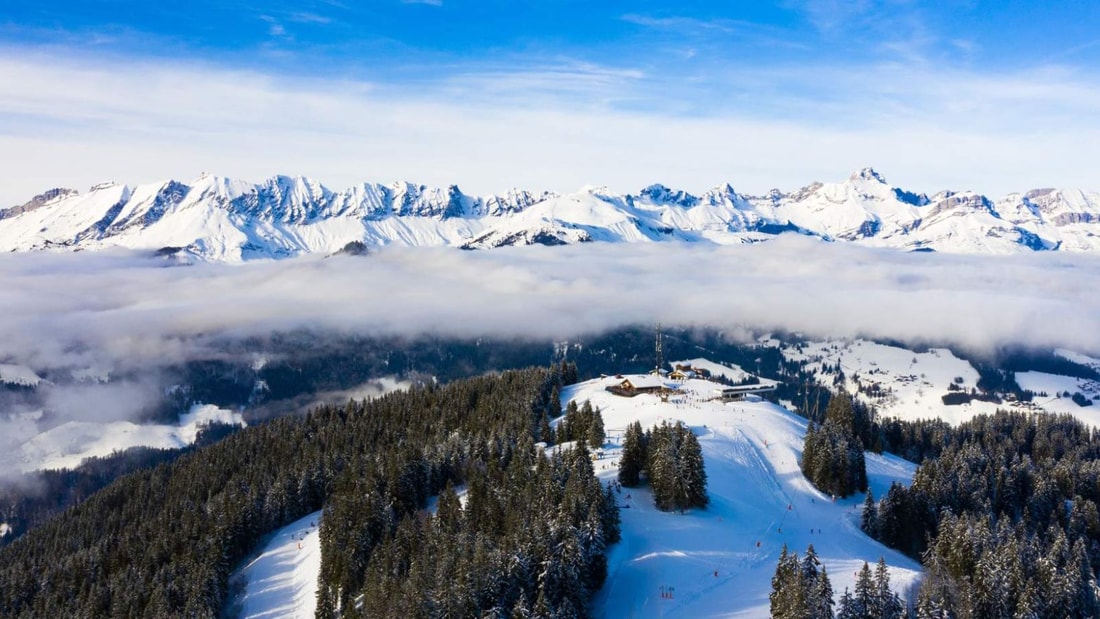 Megève : 3000 habitants, 1 million de visiteurs par an dans ce village alpin de luxe