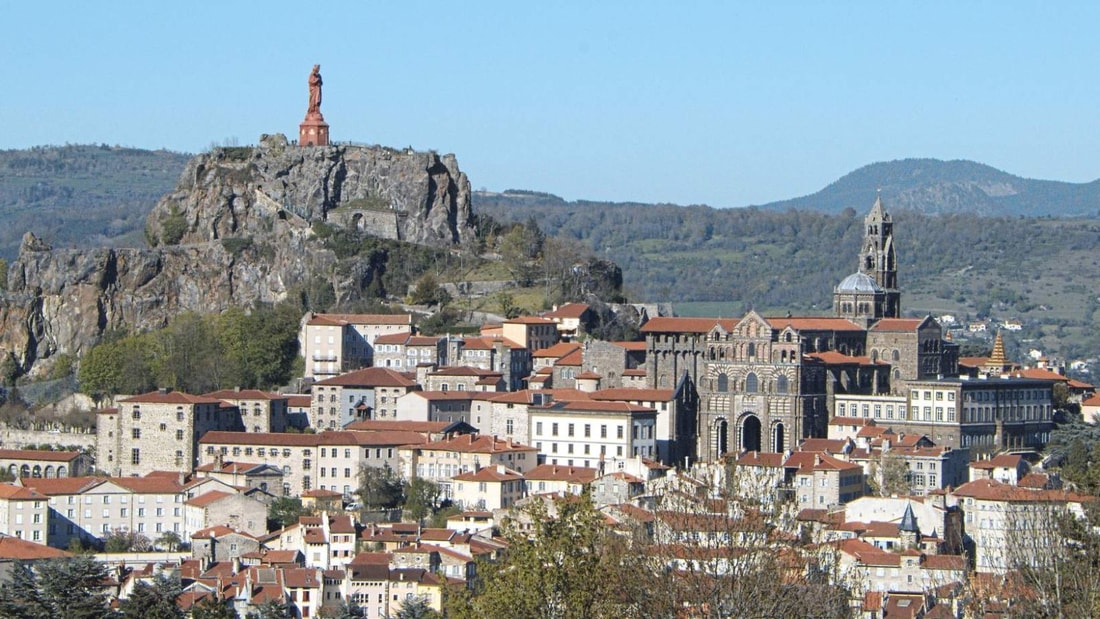 5 fromages AOP et 3 Plus Beaux Villages de France : l'Auvergne gourmande en hiver