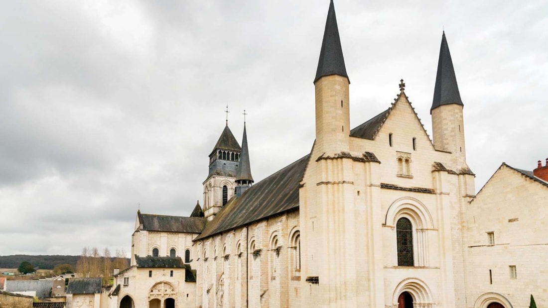 Cette abbaye de 13 hectares cache le plus grand musée d'art moderne du Val de Loire