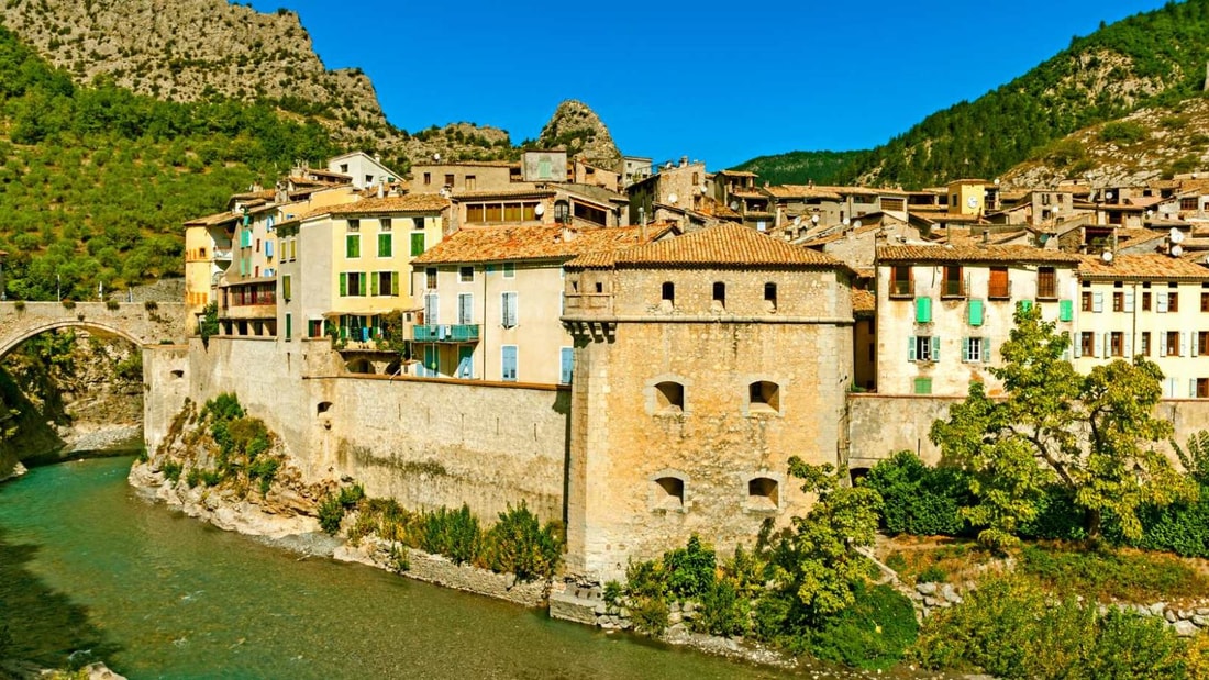 Ce village de 800 habitants cache la plus impressionnante citadelle de Provence