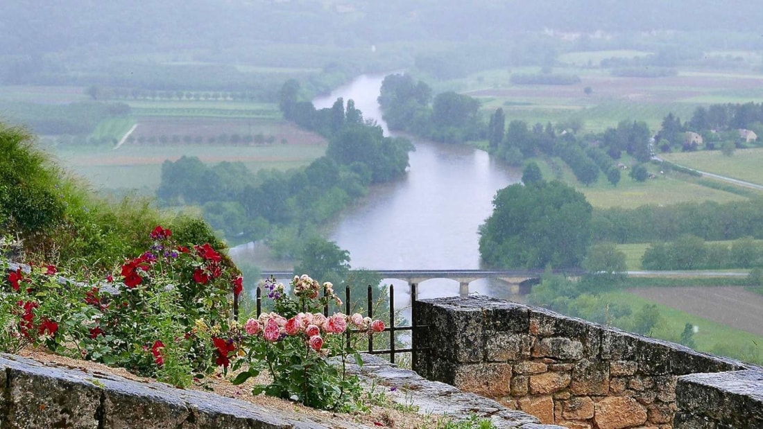 Ce village de 850 habitants cache le plus grand réseau de grottes du Périgord Noir