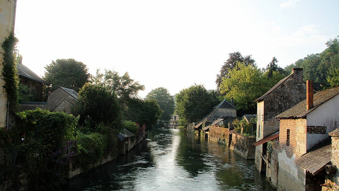 Voyage poétique au cœur des antiquaires, ce village est le paradis des chineurs !