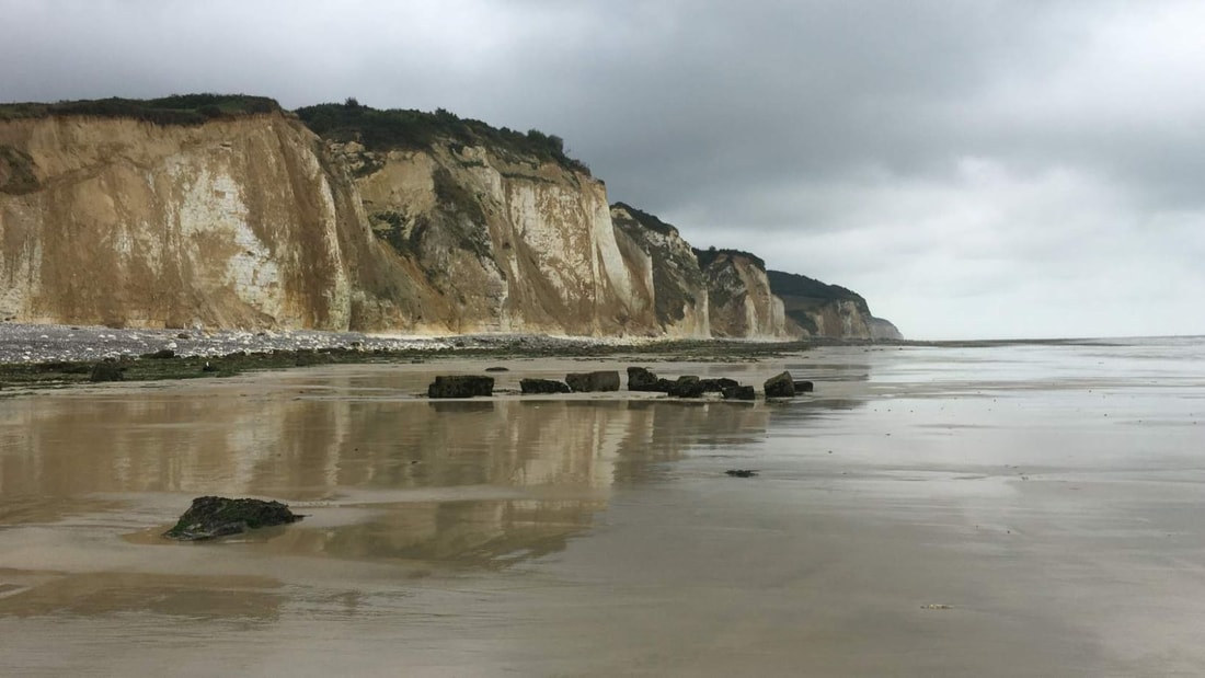 Cette plage normande méconnue dissimule des trésors naturels à couper le souffle !