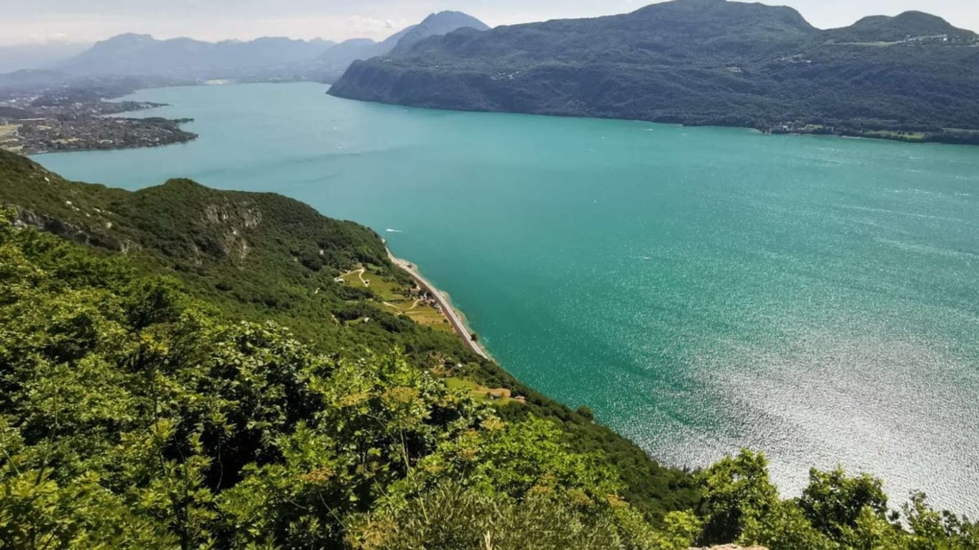 Cette région abrite le plus grand lac naturel de France