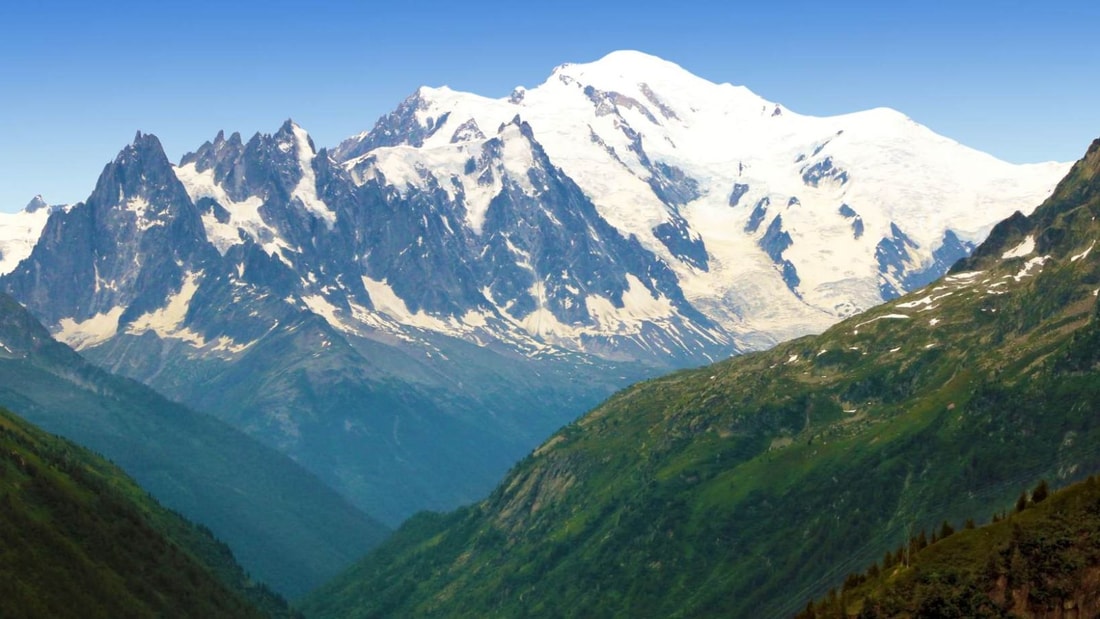 Ce village alpin préservé cache des trésors entre chalets traditionnels et sentiers panoramiques !