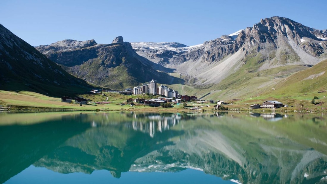 À 2100m d'altitude, découvrez l'un des plus beaux lacs de montagne des Alpes françaises