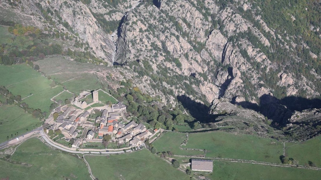 Inscrit parmi les Plus Beaux Villages de France, ce bijou cévenol offre un panorama à couper le souffle