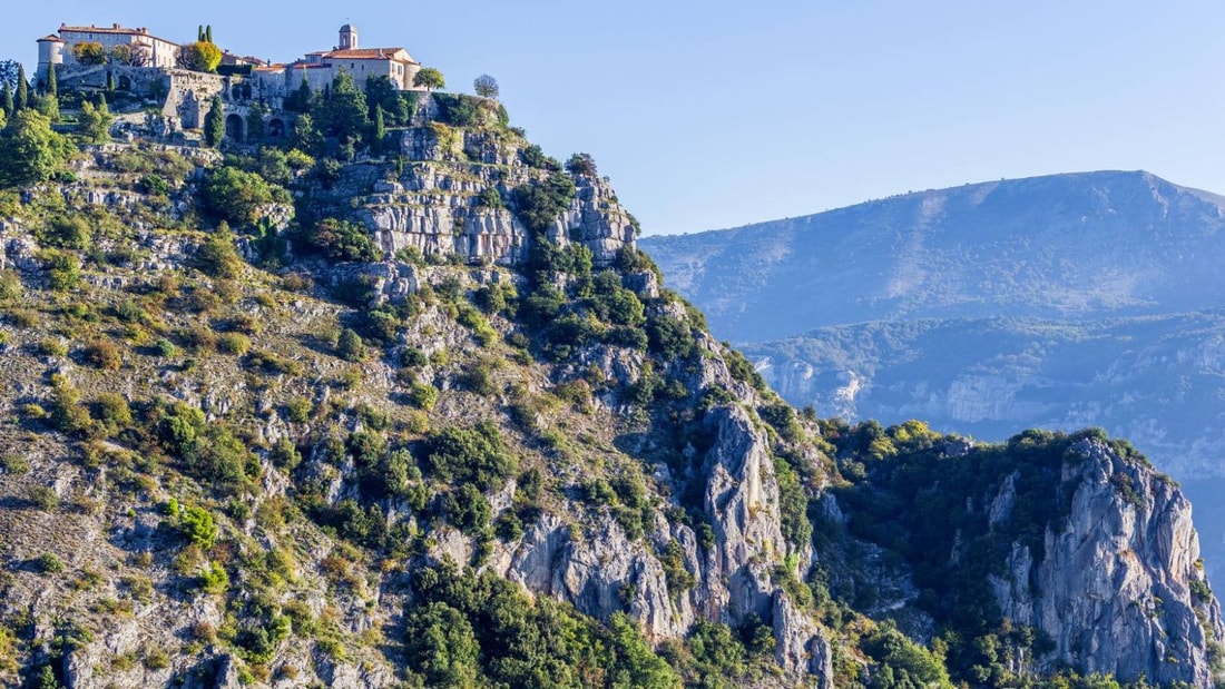 Ce village de montagne dans les Alpes-Maritimes est parfait pour les amateurs de randonnée et de nature !