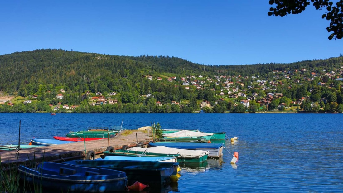 Ce village des Vosges cache un lac sublime et une multitude d'activités estivales !