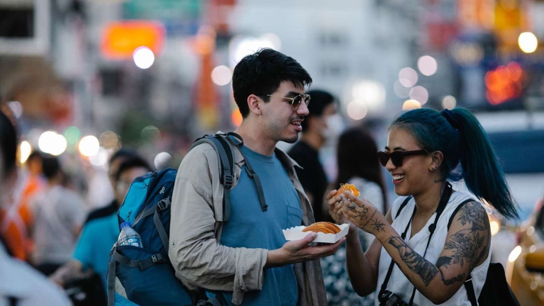 Langage corporel : 6 gestes qui trahissent un amour caché selon ce psy