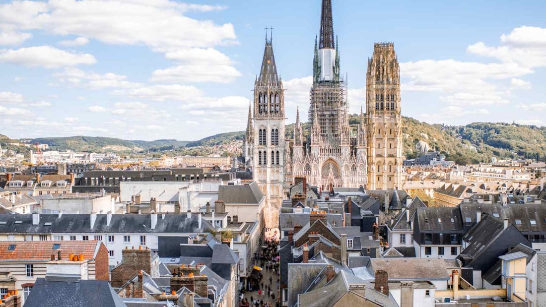 Cette ville normande cache une cathédrale gothique et des ruelles médiévales secrètes