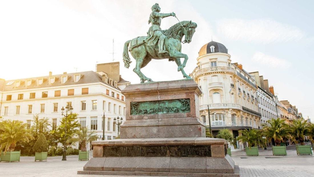 Devinez quelle cité de Jeanne d'Arc se pare de mille couleurs quand viennent les vendanges ?