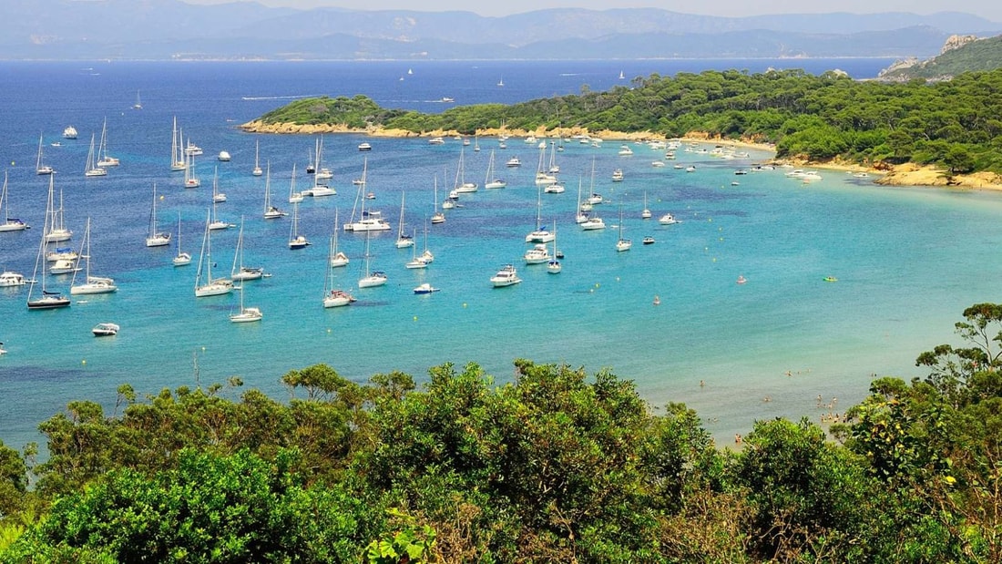 Envie d'un dernier bain de soleil cet automne ? Découvrez les 3 joyaux qui subliment la Méditerranée...