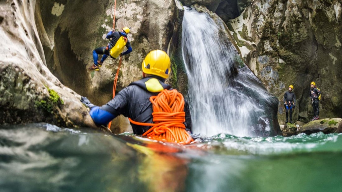 Ce canyon ardéchois cache une piscine naturelle à 30°C, même en hiver !