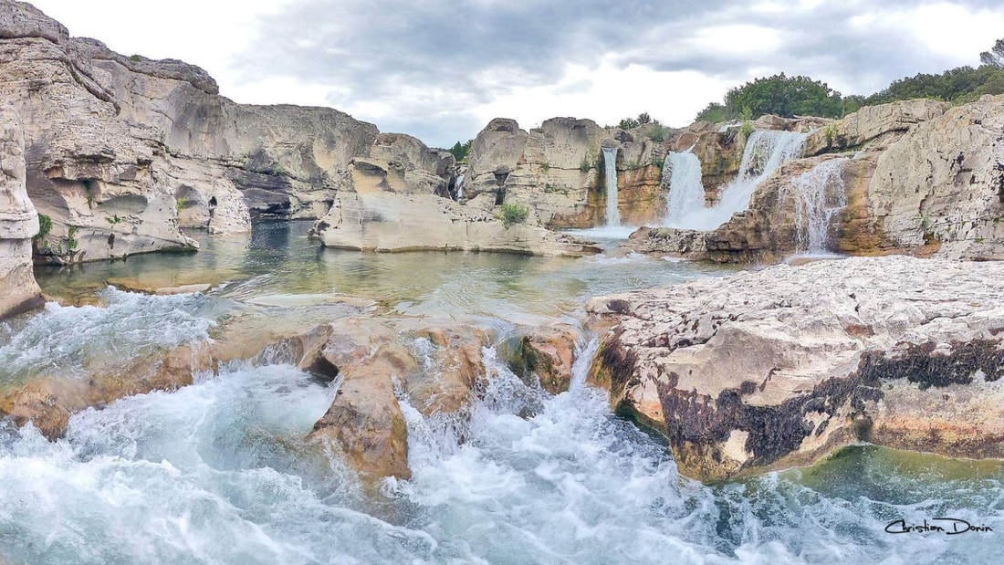 Des chutes d'eau de 15m de haut ! La balade rafraîchissante de votre été se trouve dans le Gard