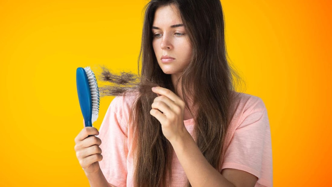 Vous perdez vos cheveux ? Les 2 causes méconnues que votre coiffeur ne vous dira jamais