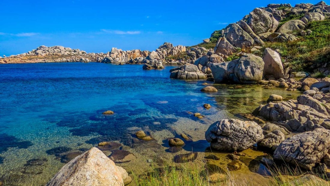 Criques secrètes, villages authentiques, montagnes vertigineuses : découvrez les trésors cachés de la Corse