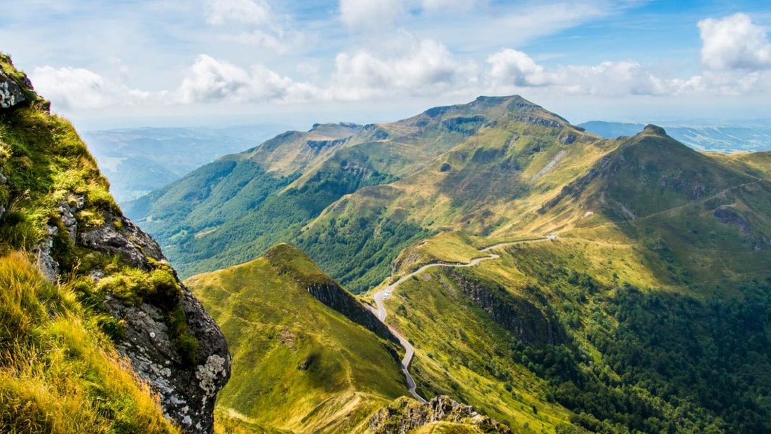 Volcans, cascades, villages de charme : découvrez les merveilles insoupçonnées de l'Auvergne