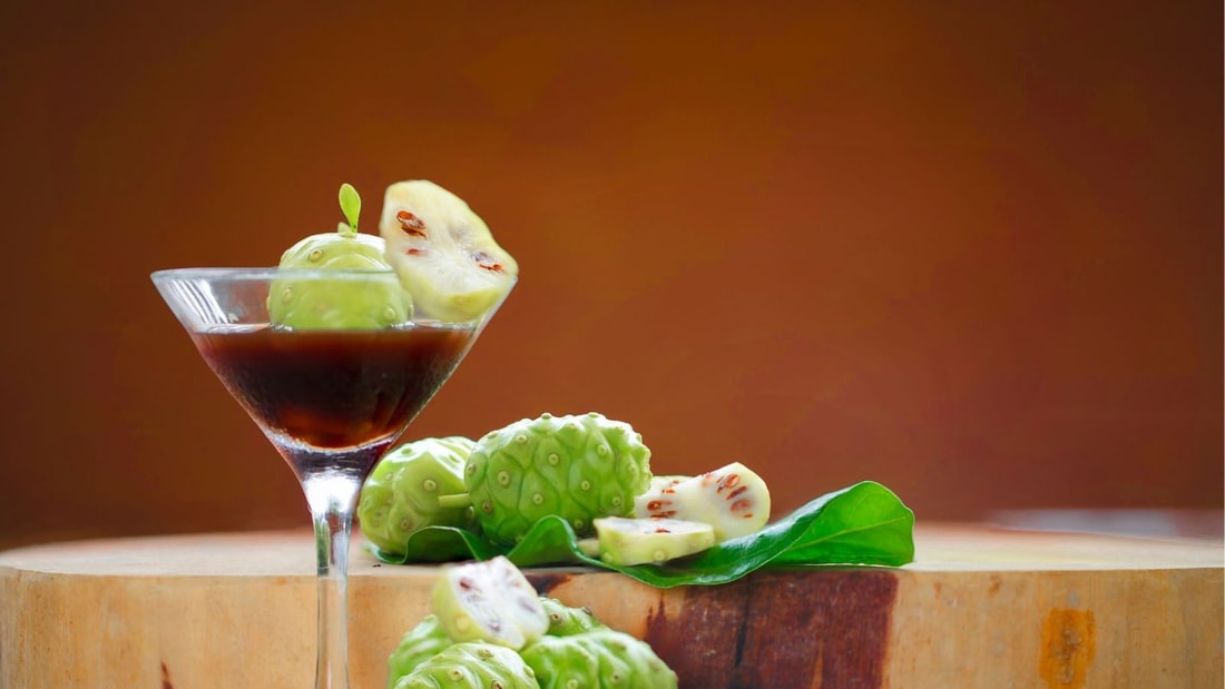 Boostez la détox de votre foie avec le jus de noni, ce nectar polynésien