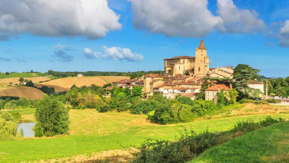 Quel château du Gers repose sur des tours en trompe-l'œil vieilles de 400 ans ?