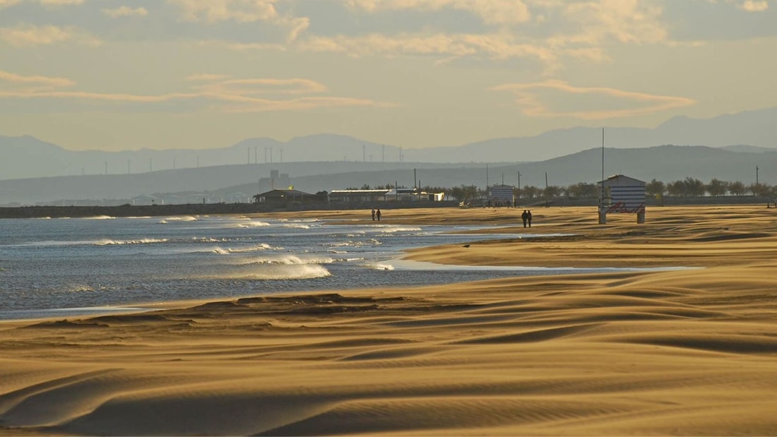 Gruissan-Plage : 15 kilomètres de sable fin et d'eaux turquoise pour des vacances de rêve