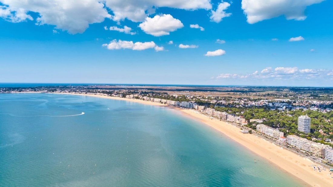 9 km de sable fin et 10 000 ans d'histoire géologique : une plage iconique française