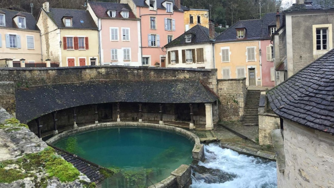 200 litres par seconde : le mystère de la Fosse Dionne à Tonnerre attire 30 000 visiteurs