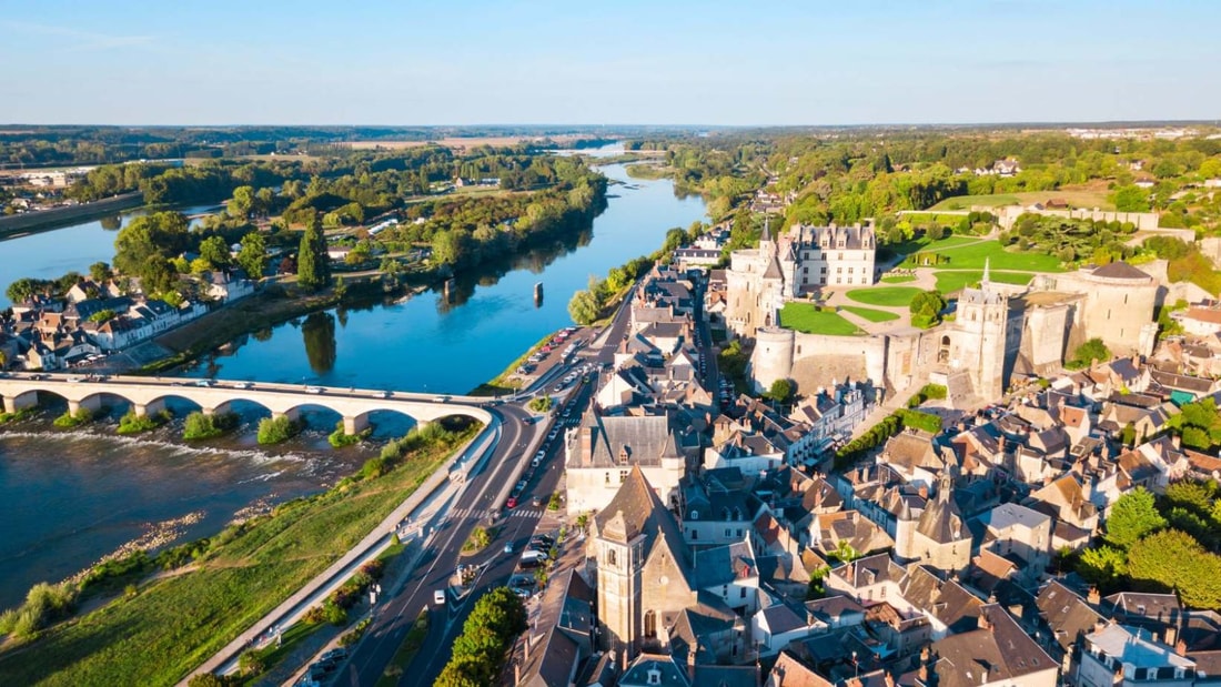 13 monuments historiques à visiter dans cette cité royale de la Loire vieille de 1500 ans