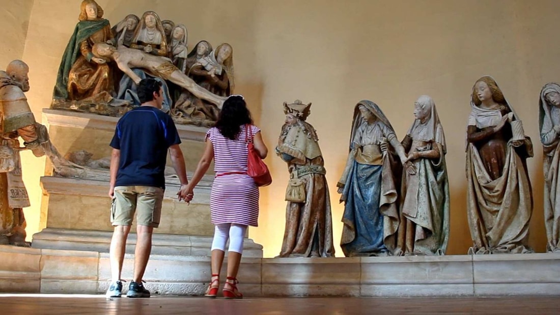 Le village médiéval où 20 statues du XVe siècle prennent vie la nuit